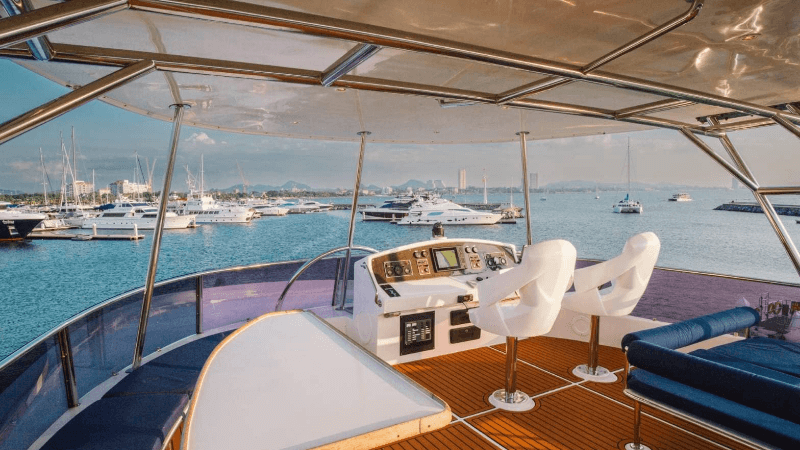 pattaya-yacht-booking-courage02